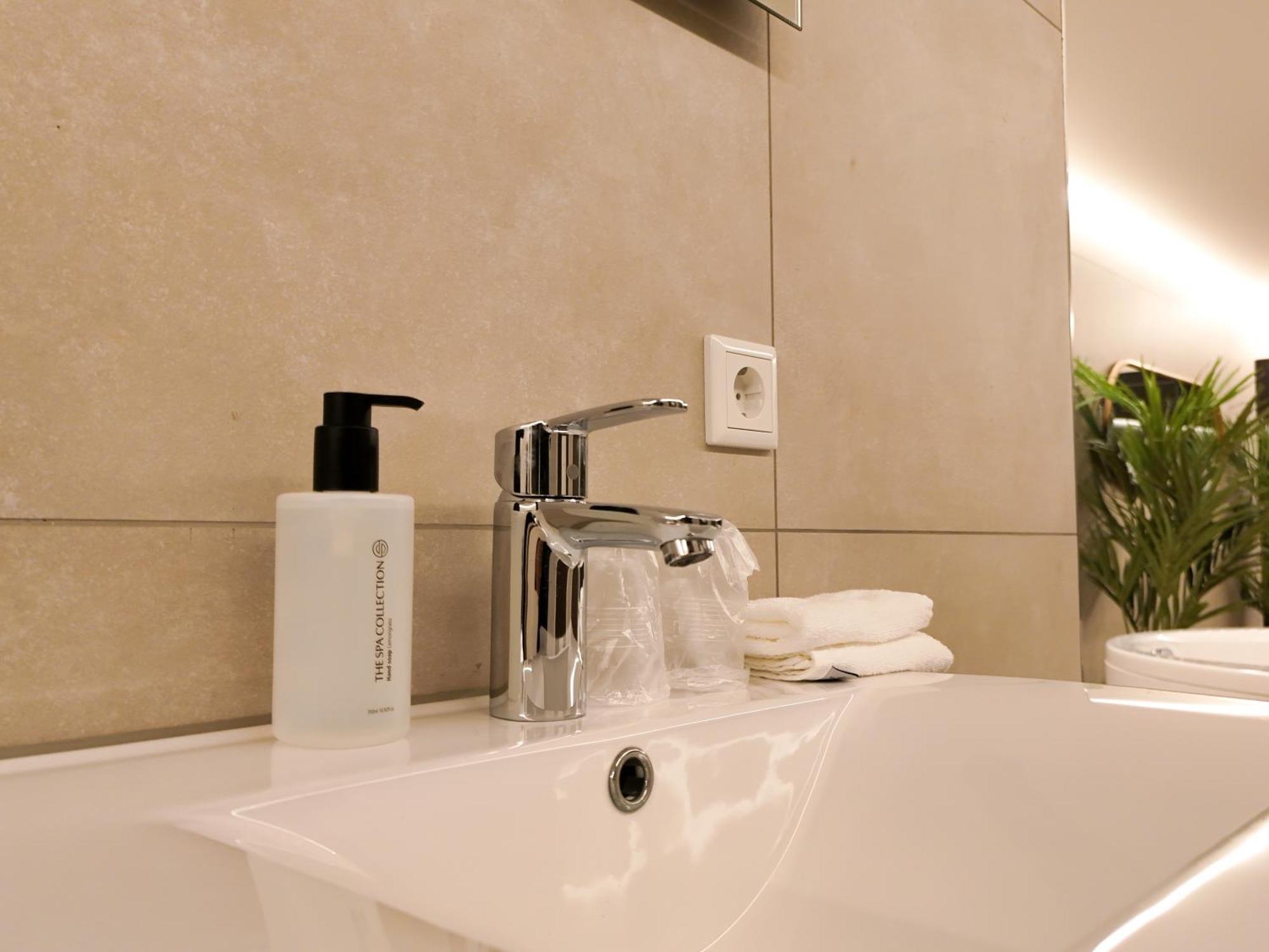 Hike & Bike Hotel Noordwolde  ภายนอก รูปภาพ
