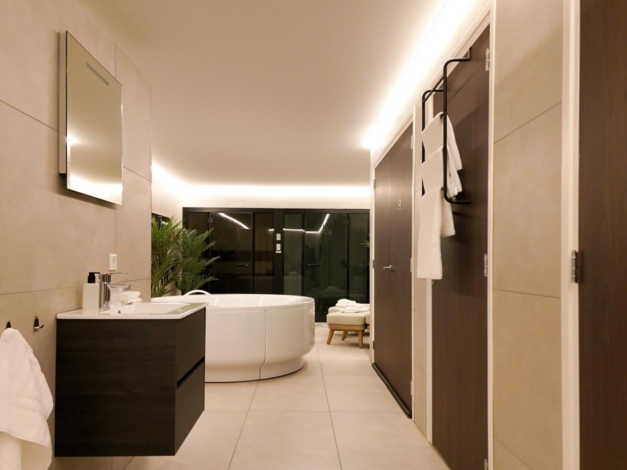Hike & Bike Hotel Noordwolde  ภายนอก รูปภาพ